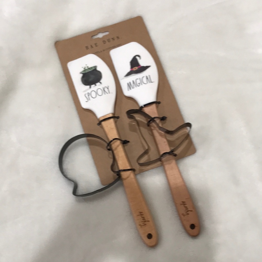 Rae Dunn Halloween spatula & cutter set